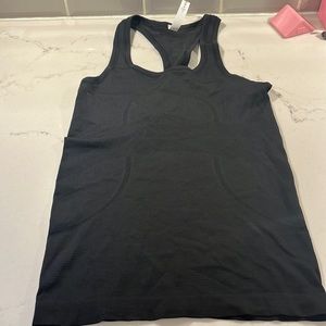 New with tags lulu size 4 swifty racer back